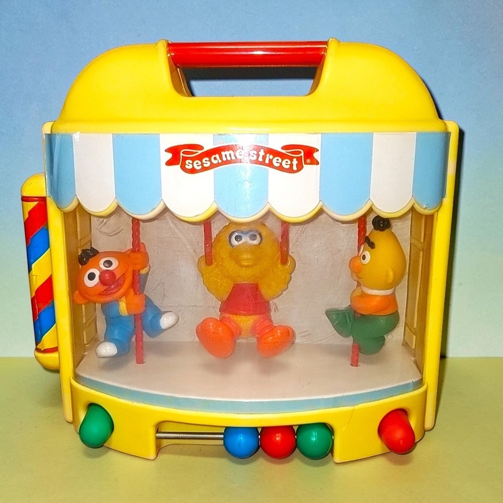 VTG 1994 Jim Henson Illco Sesame Street Musical Crib Toy Big Bird Ernie Bert